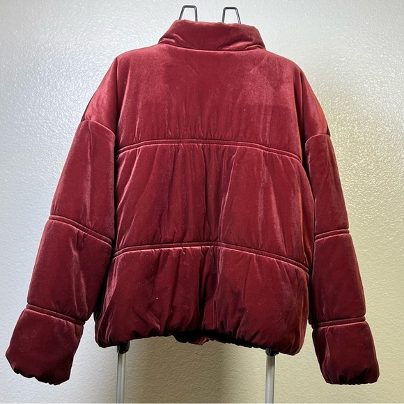 Future Collective Women's Velvet Bow-Tie Puffer Jacket
- Burgundy 1X - Picture 4 of 9